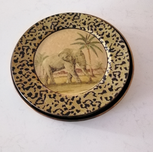 Charger plates with matching serving tray - Picture 3 of 4